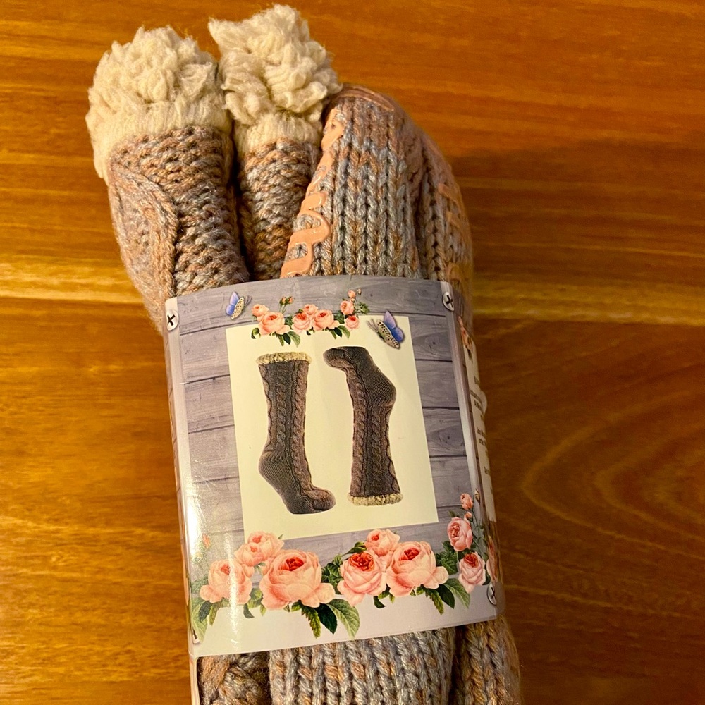 ⚡️SALE⚡️Aromasoles Rose Infused Moisturizing No Slip Slipper Socks w Shea Butter